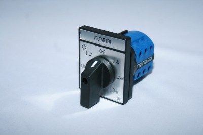 Chuyển mạch Volt 3P4W